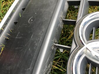 Maska audi a5 07-11 8T0 mrizka do nárazníku znak - 8