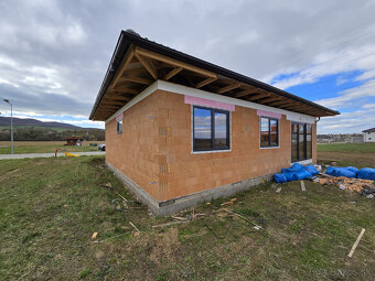 4 izbový BUNGALOV- Moravany nad Váhom DOLINKY s pozemkom 669 - 8