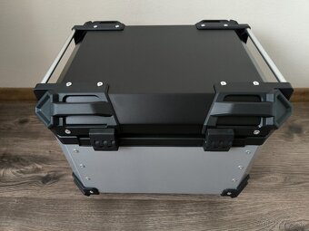 Zadní motokufr TopCase 45L hliníkový - 8