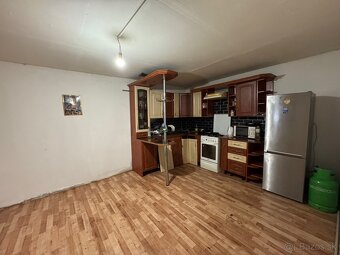 🏡 Na predaj rodinný dom s veľkým pozemkom v obci Vrbnica - 8