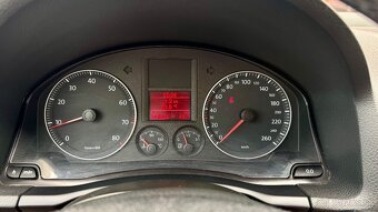 VW Golf 5 1.6 FSI - 8