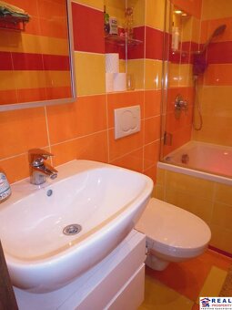 TOP ZREKONŠTRUOVANÝ+ ZARIAD. 5-izb. byt 95 m2+ loggia, vlast - 8