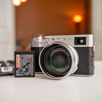 Fujifilm X100VI - stříbrná barva - 8