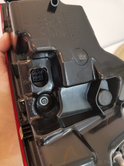 Zadné práve svetlo škoda octavia 4 - 8