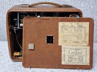Schaltbild Libelle 4D61 RFT 》KABELKOVÉ STAROŽITNÉ RADIO - 8