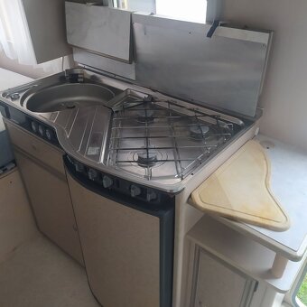 KARAVAN Defleffs Rondo nosič kol, předstan, spaní 4/5 - 8