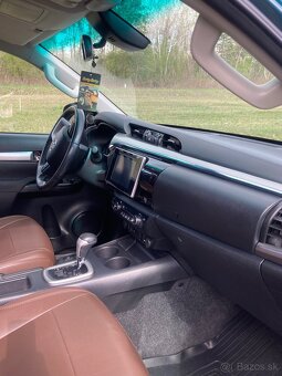 Toyota Hilux 2,4 D - 8