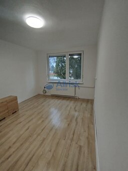 Ponúkame Vám na predaj 3 - izbový byt v obci Selice. Vzdiale - 8