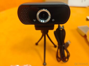 ToLuLu webcam (1080p) + Tripod - 8
