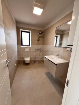 Predaj luxusného apartmánu (S9) priamo na pláži s parkovacím - 8