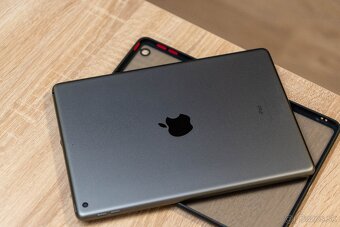Tablet iPad 10.2 64 GB WiFi Vesmírne Sivý 2021 - 8