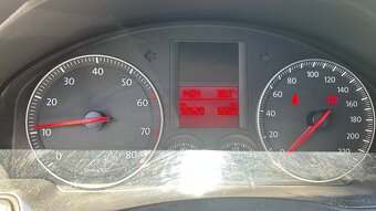 Predám Volkswagen Golf V 92000km.. - 8