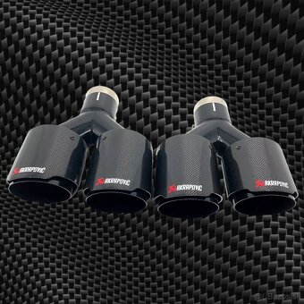 Nerezová koncovka výfuku Carbon dizajn s logom Akrapovič - 8