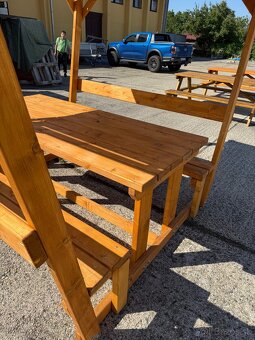 Masívne sedenie kryté, altanok - 8