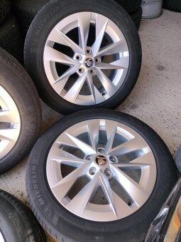 4ks alu disky orig. Škoda 5x112 R17 pneu 205/55 R17 5mm - 8