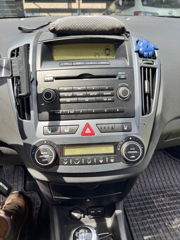 KIA Ceed sw 1.6 Benzin full vybava - 8
