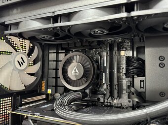 Ryzen 7 9800X3D\96GB\RTX 4090\SSD\1200W Zdroj - 8