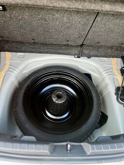 Toyota Yaris hybrid CVT - 8