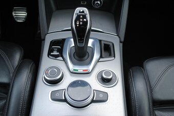 Alfa Romeo Stelvio 2.2 JTD 210k Veloce AWD A/T - 8