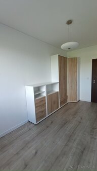 Predám priestranný 4-izbový byt v pokojnej a tichej lokalite - 8