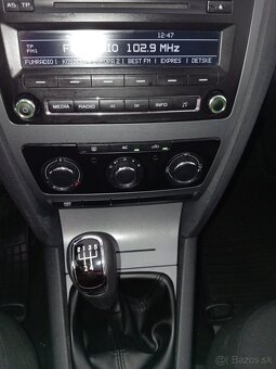 PREDÁM ŠKODA OCTAVIA COMBI1,6 BENZIN r11/2011 KÚP. NA SLOV . - 8