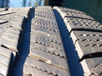245/40 r19 zimne pneumatiky - 8