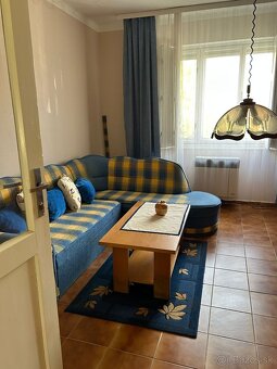 NA PREDAJ: Slnečný rodinný dom s veľkou záhradou v pokojnej - 8