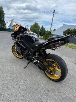 Yamaha R1 RN20 - 8