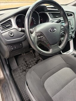 Kia ceed 1,4 , limitovaná Strieborná edícia - 8