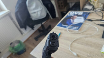 Airsoft pištoľ CZ 75D compact - aj s brokmi a plynom - 8
