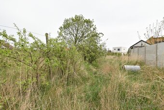 Predáme stavebný pozemok 881m2 v Horných Orešanoch - 8