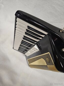 Akordeon hohner lucia IV, 96 basovy - 8