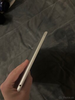 iPad 5. generácie 32 GB - 8