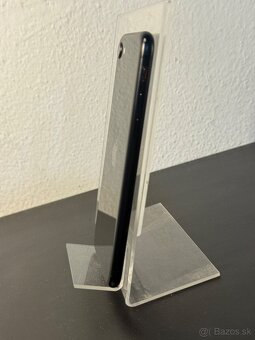 Predám Apple iPhone SE 2020 64GB Black Minimálne známky - 8