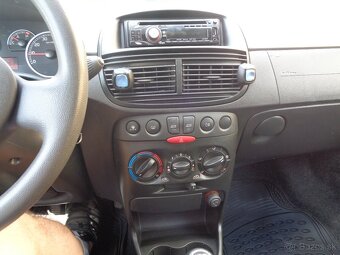 Predám FIAT PUNTO 1.2 benzín - 8