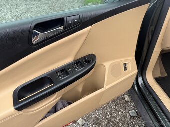 Volkswagen Passat 3.2 V6 Comfortline DSG 4-Motion - 8