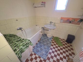 PREDAJ poschodový dom v obci Pastovce s pekným pozemkom - 8