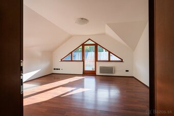 Veľký rodinný dom vhodný aj ako rekreačná nehnuteľnosť - 8