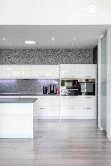 6 IZBOVÝ BUNGALOV S BAZÉNOM V KRÁSNEJ NA BREHU - 8