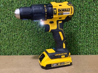 Dewalt Aku príklepová vŕtačka DCD778 - 8