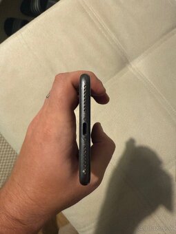Predám IPhone 64GB - 8