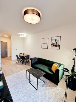 PREDÁM VEĽKÝ 2 IZB. TEHLOVÝ BYT S BALKÓNOM PRI CENTRE MESTA - 8