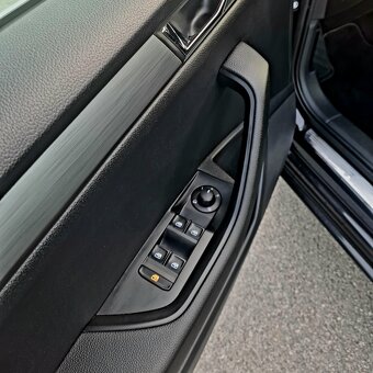 Škoda Superb 1.8 TSI Ambition Plus DSG - 8