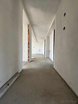 Predáme pekný zrekonštruovaný byt 2+2 s parkovaním NR - 8