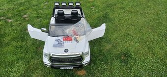 Predám detské elektrické auticko - 8