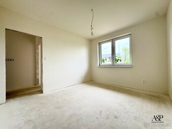 NOVOSTAVBA 4 IZB. RODINNÉHO DOMU, POZEMOK 807M2, HLBOKÉ, okr - 8