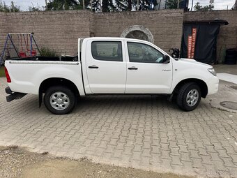 TOYOTA HILUX 2,5 DIESEL 4X4 KLÍMA 157000 KM - 8