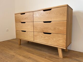 Dubová komoda z masívu - 8