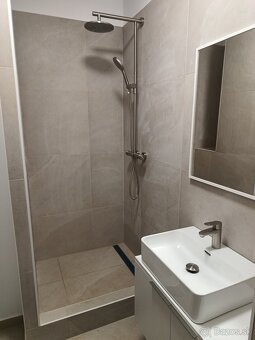 Novo zrekonštruovaný 3i byt Brezová pod Bradlom - 8
