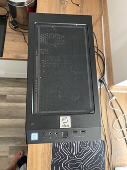 I5 8400, 16GB RAM, ASUS 1080 8GB, 32’’ monitor - 8